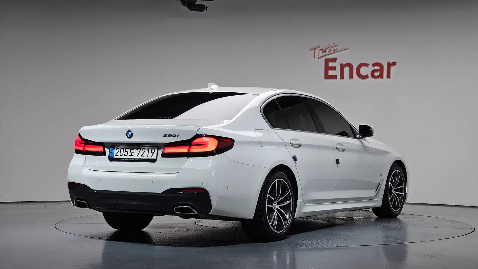BMW Série 5 (G30) 520i M Sport 2023 — photo 1 sur 35