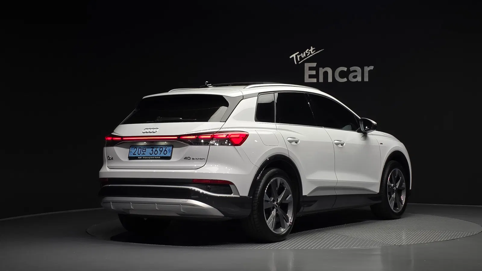 Audi Q4 e-tron (F4) 40 Premium 2023 — photo 1 sur 32