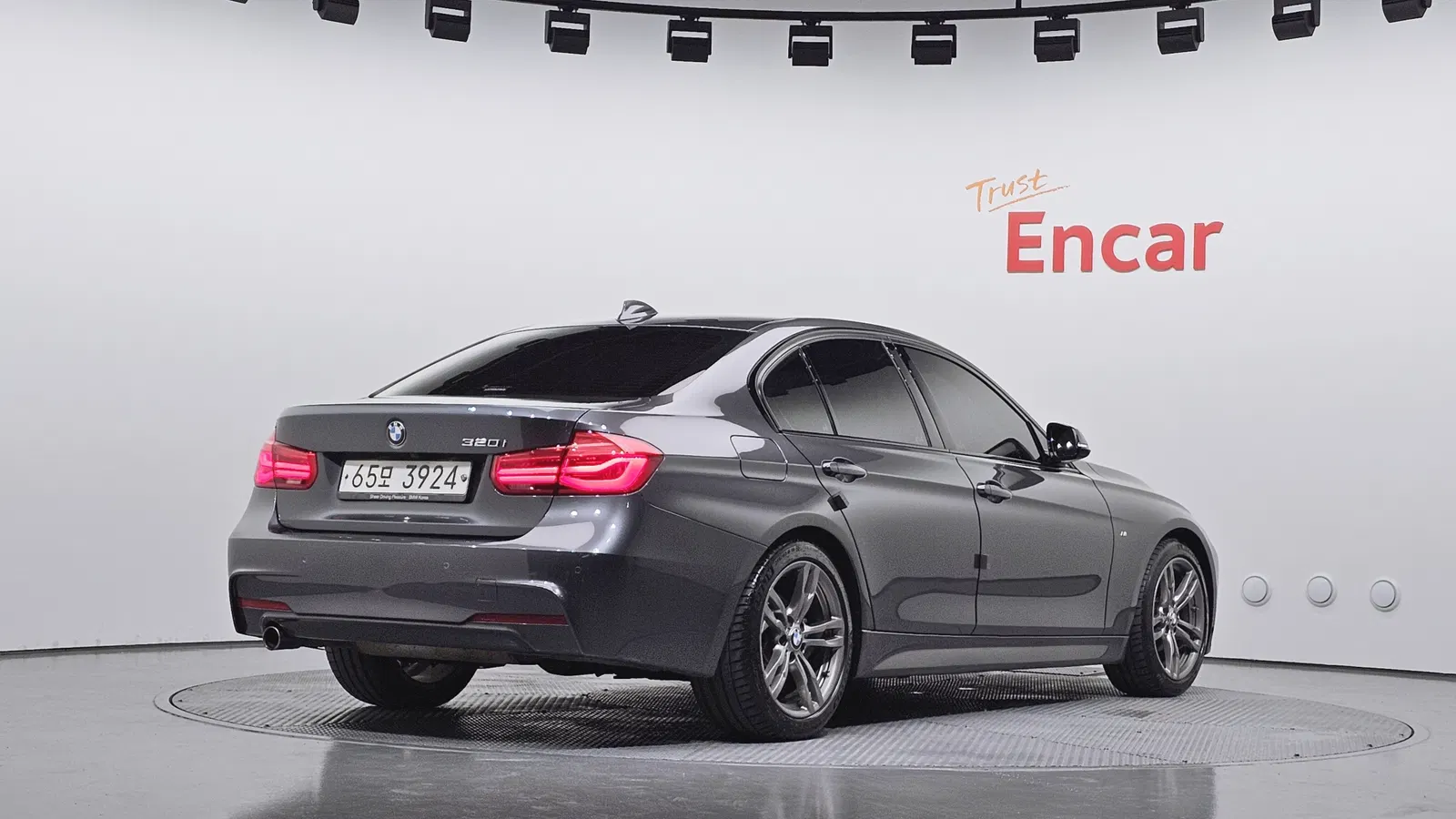 BMW Série 3 (F30) 320i M Sport 2018 — photo 1 sur 30