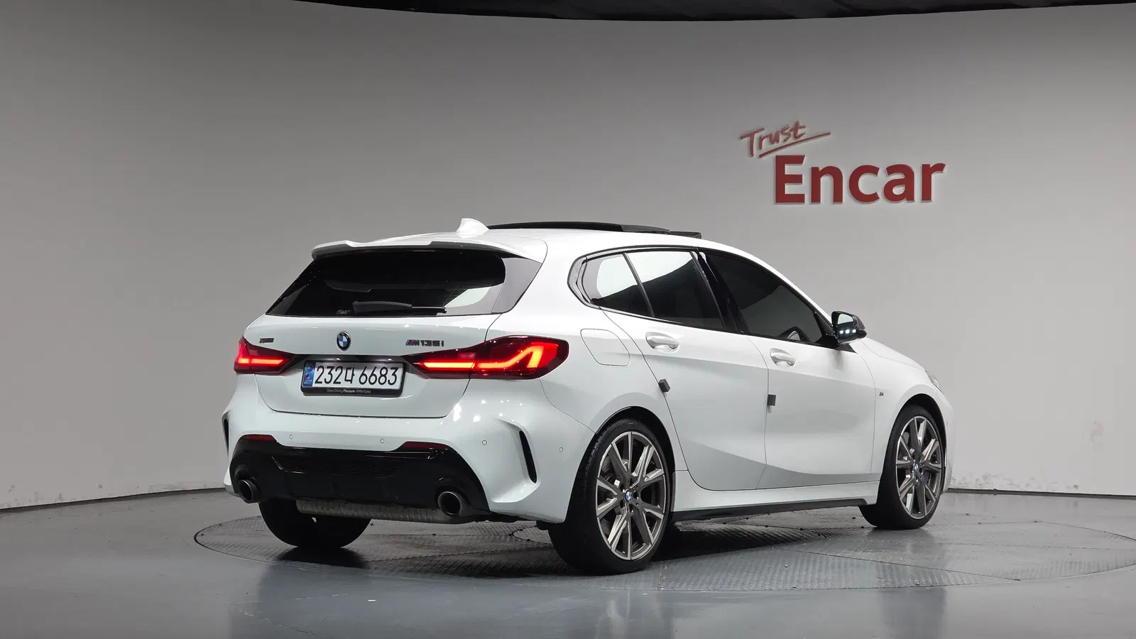 BMW Série 1 (F40) M135i xDrive 2024 — photo 1 sur 37