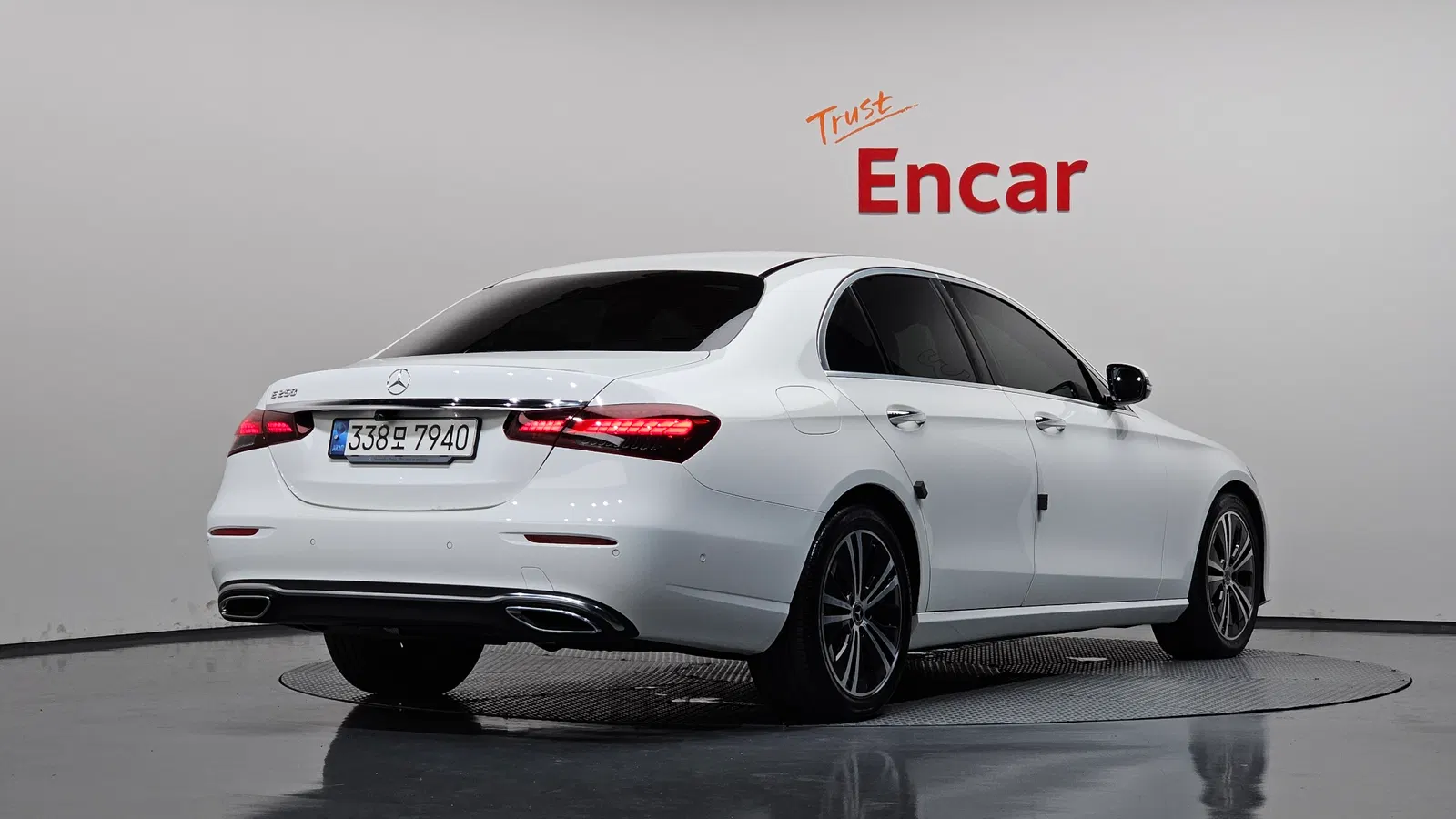 Mercedes-Benz Classe E E250 Avantgarde (W213) 2021 — photo 1 sur 35