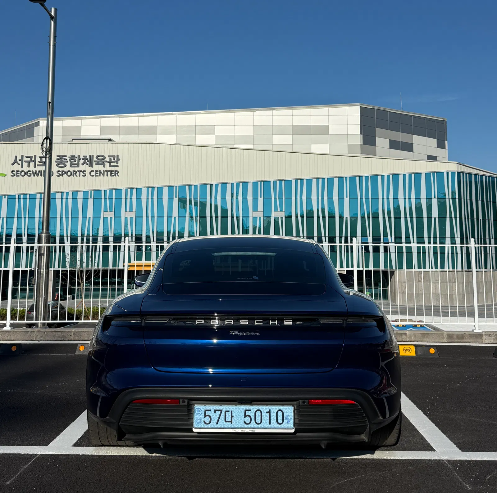 Porsche Taycan Base 2022 — photo 1 sur 26