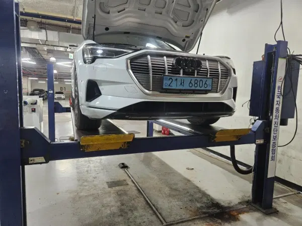 Audi e-tron 55 Quattro 2020 — photo 1 sur 8