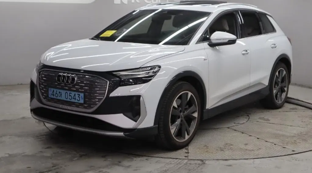 Audi Q4 e-tron (F4) 40 Premium 2022 — photo 1 sur 9