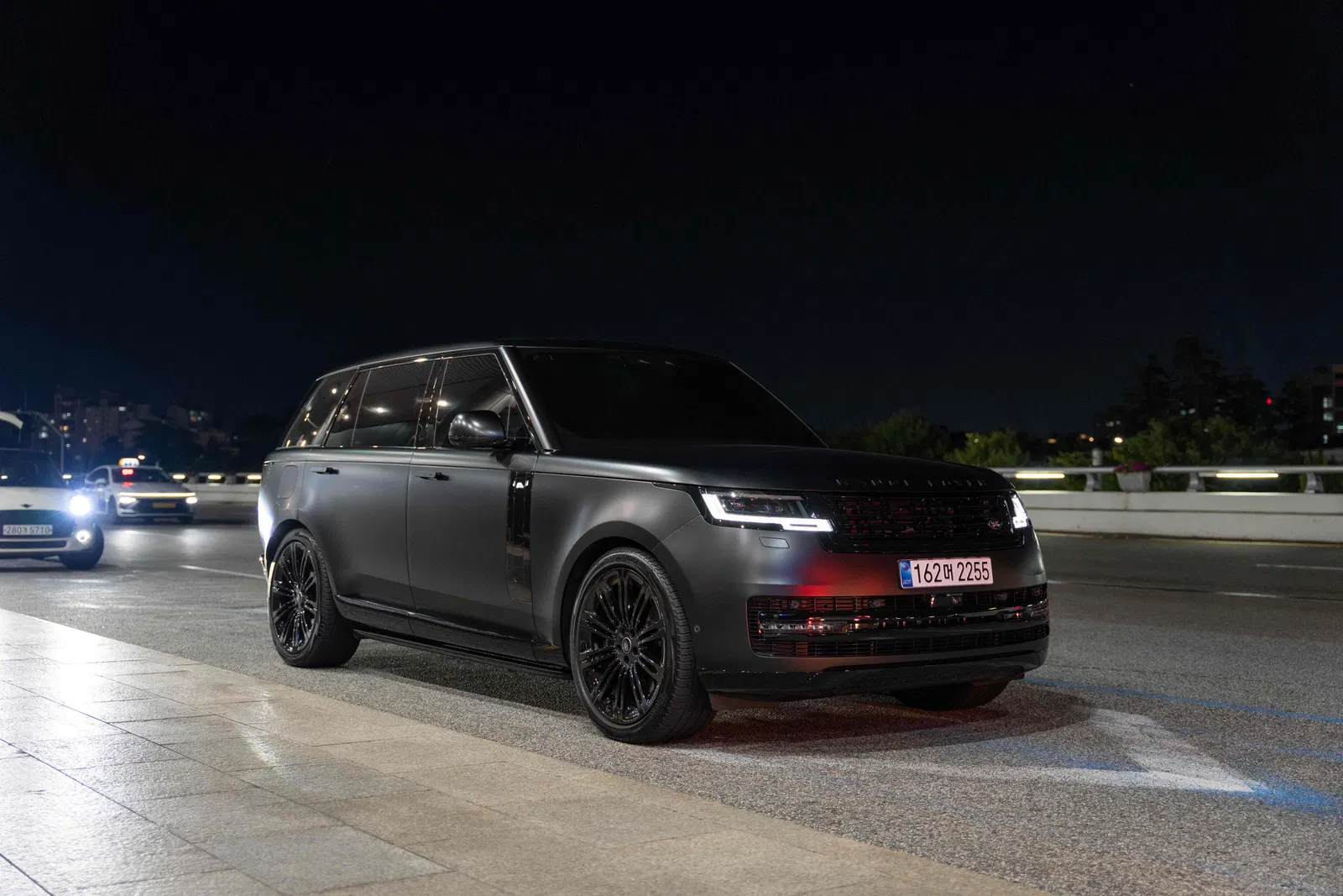 Land Rover Range Rover 5e génération P530 AB LWB 2023 — photo 1 sur 20