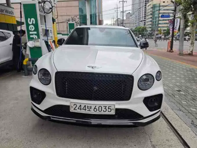 Bentley Bentayga 4.0 V8 S Black Edition 2023 — photo 1 sur 16