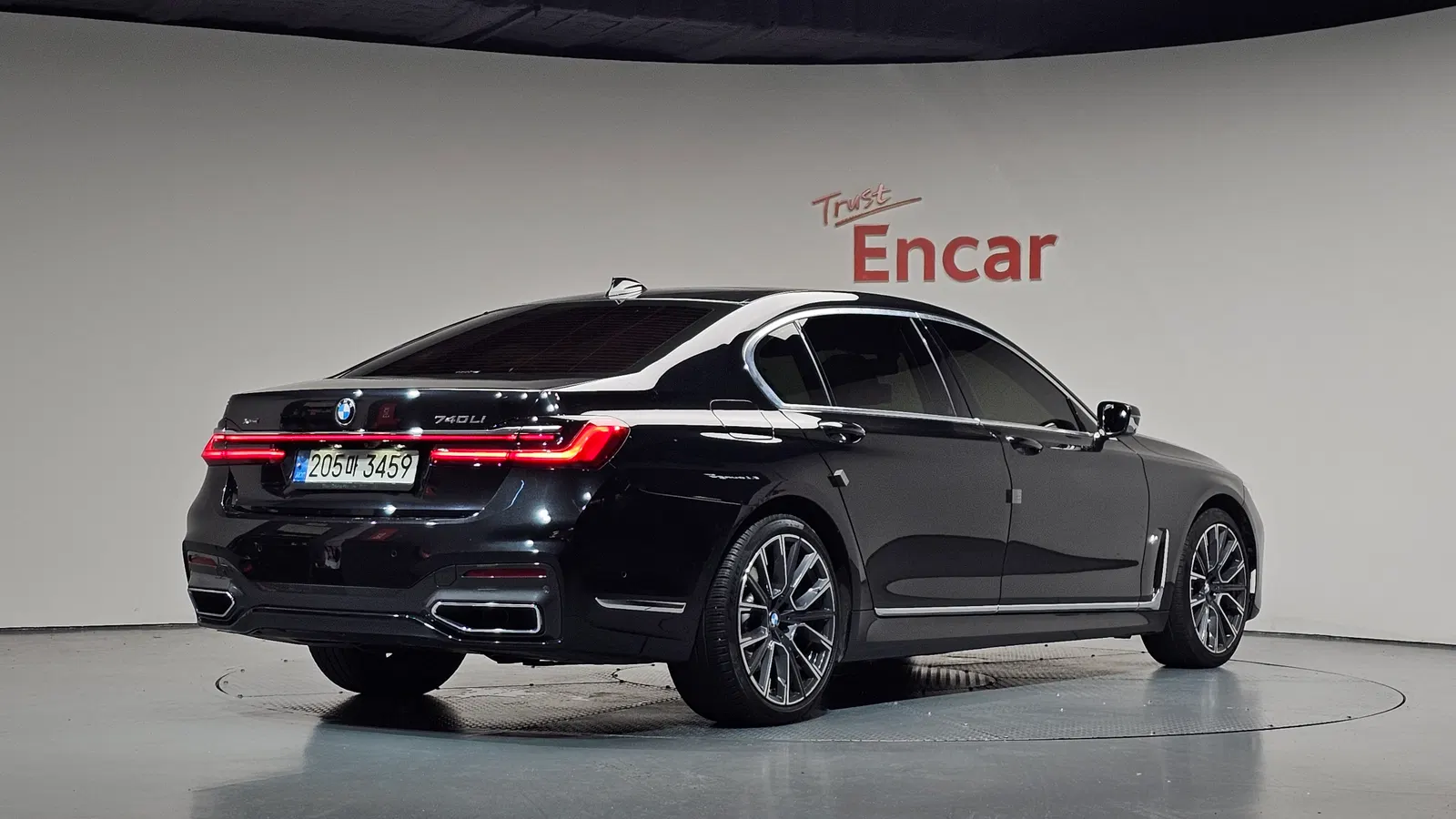 BMW Série 7 (G11) 740Li xDrive M Sport 2022 — photo 1 sur 42