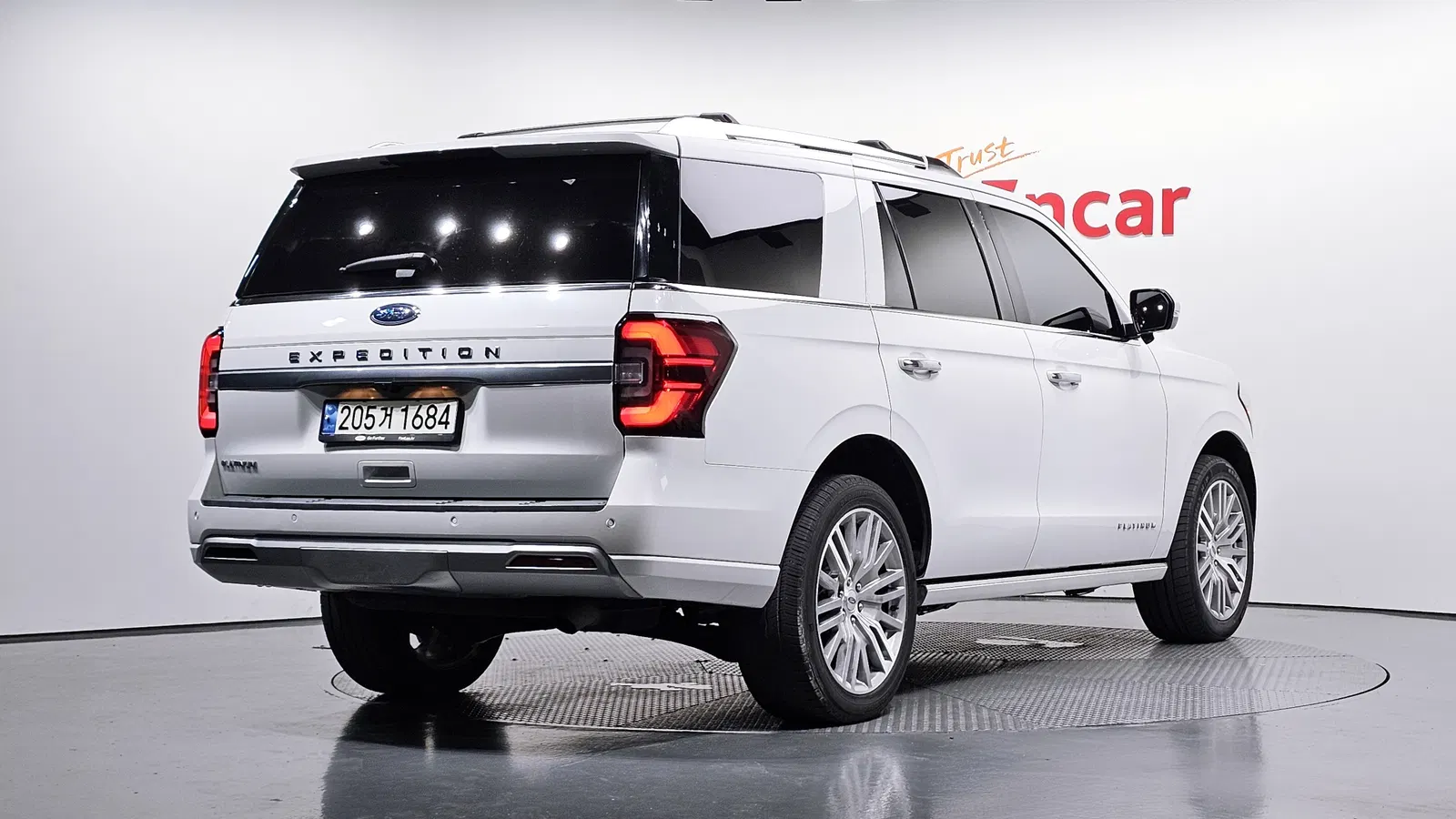 Ford Expedition Platinum 4WD 2023 — photo 1 sur 34