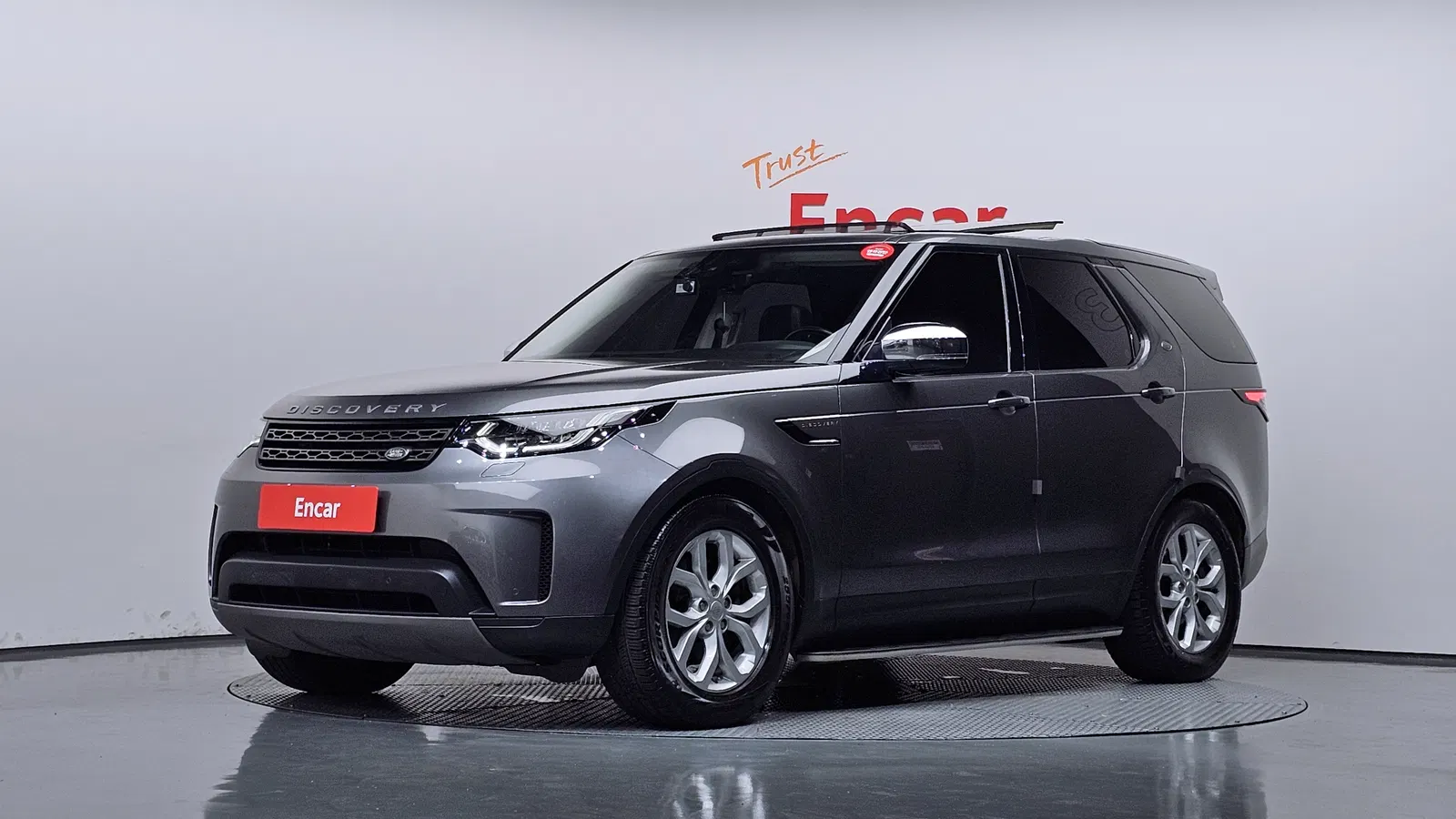 Land Rover Discovery 5 2.0 SD4 SE 2018 — photo 1 sur 35