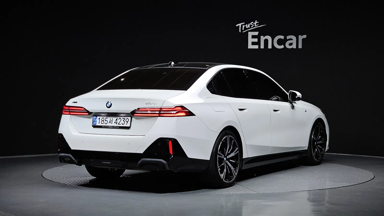 BMW Série 5 (G60) 530i xDrive M Sport 2024 — photo 1 sur 37