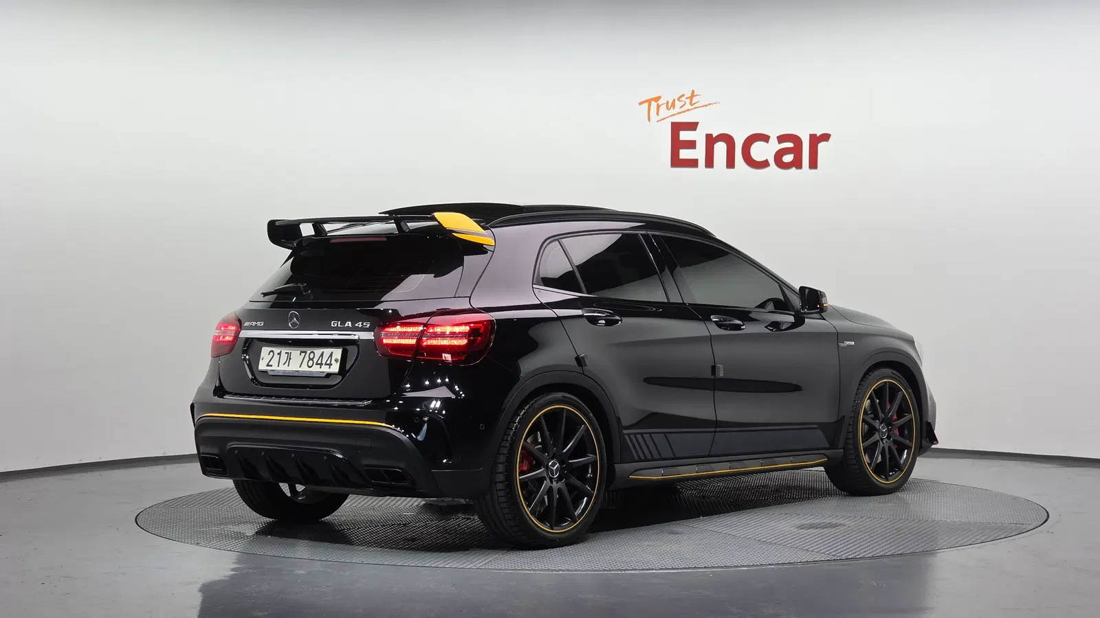 Mercedes-AMG GLA GLA45 4MATIC 50e anniversaire Edition (X156) 2018 — photo 1 sur 35
