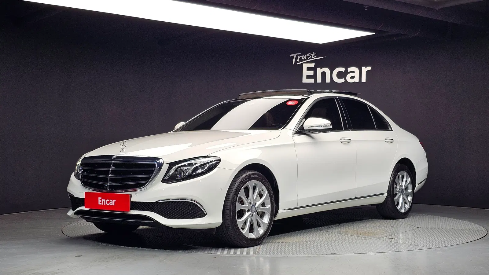 Mercedes-Benz Classe E E300 4MATIC Exclusive (W213) 2017 — photo 1 sur 20