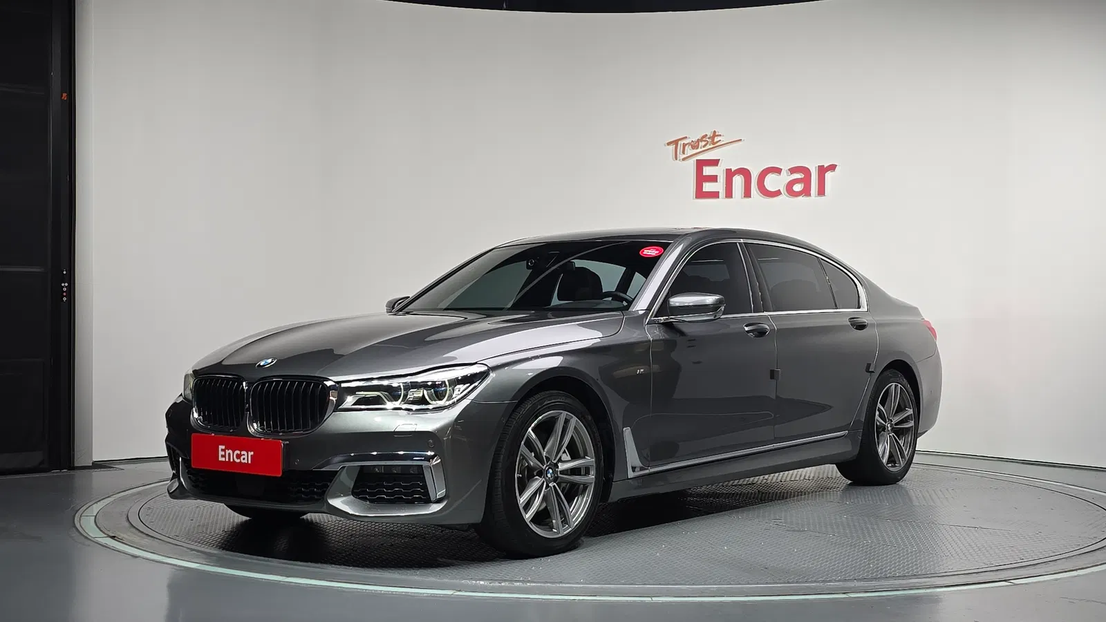 BMW Série 7 (G11) 740Li xDrive M Sport 2017 — photo 1 sur 26