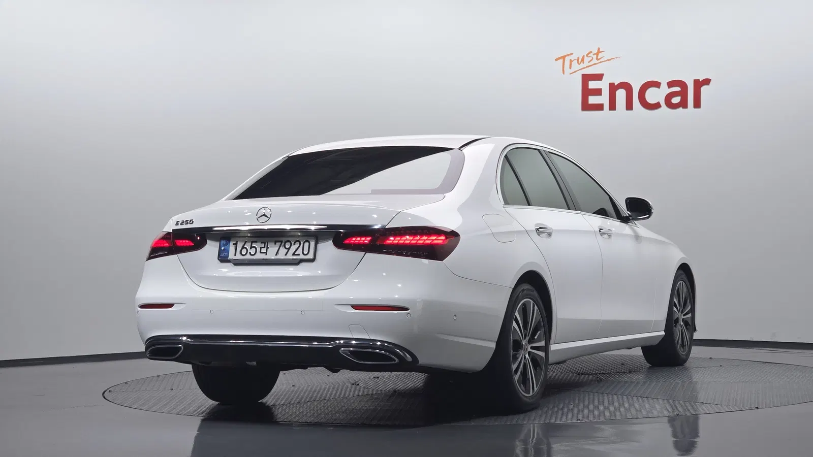 Mercedes-Benz Classe E E250 Avantgarde (W213) 2021 — photo 1 sur 32