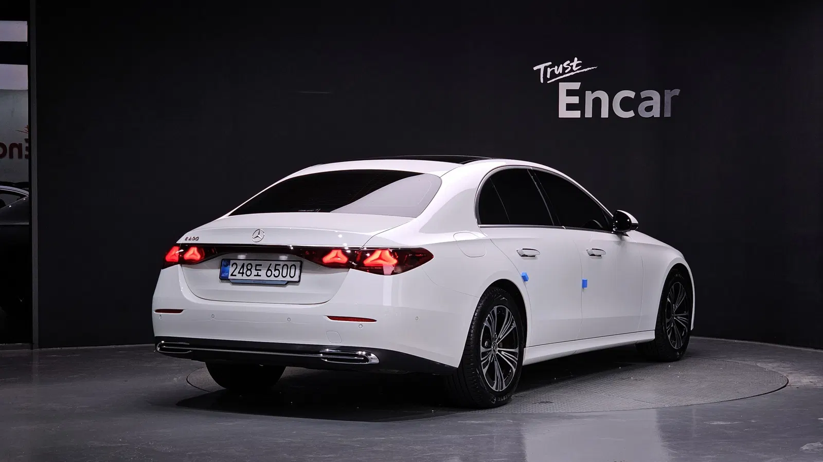 Mercedes-Benz Classe E E200 Avantgarde (W214) 2025 — photo 1 sur 34