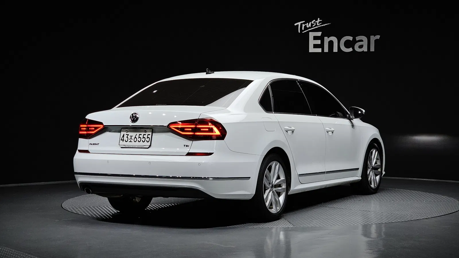 Volkswagen Passat 2.0 TSI 2018 — photo 1 sur 35