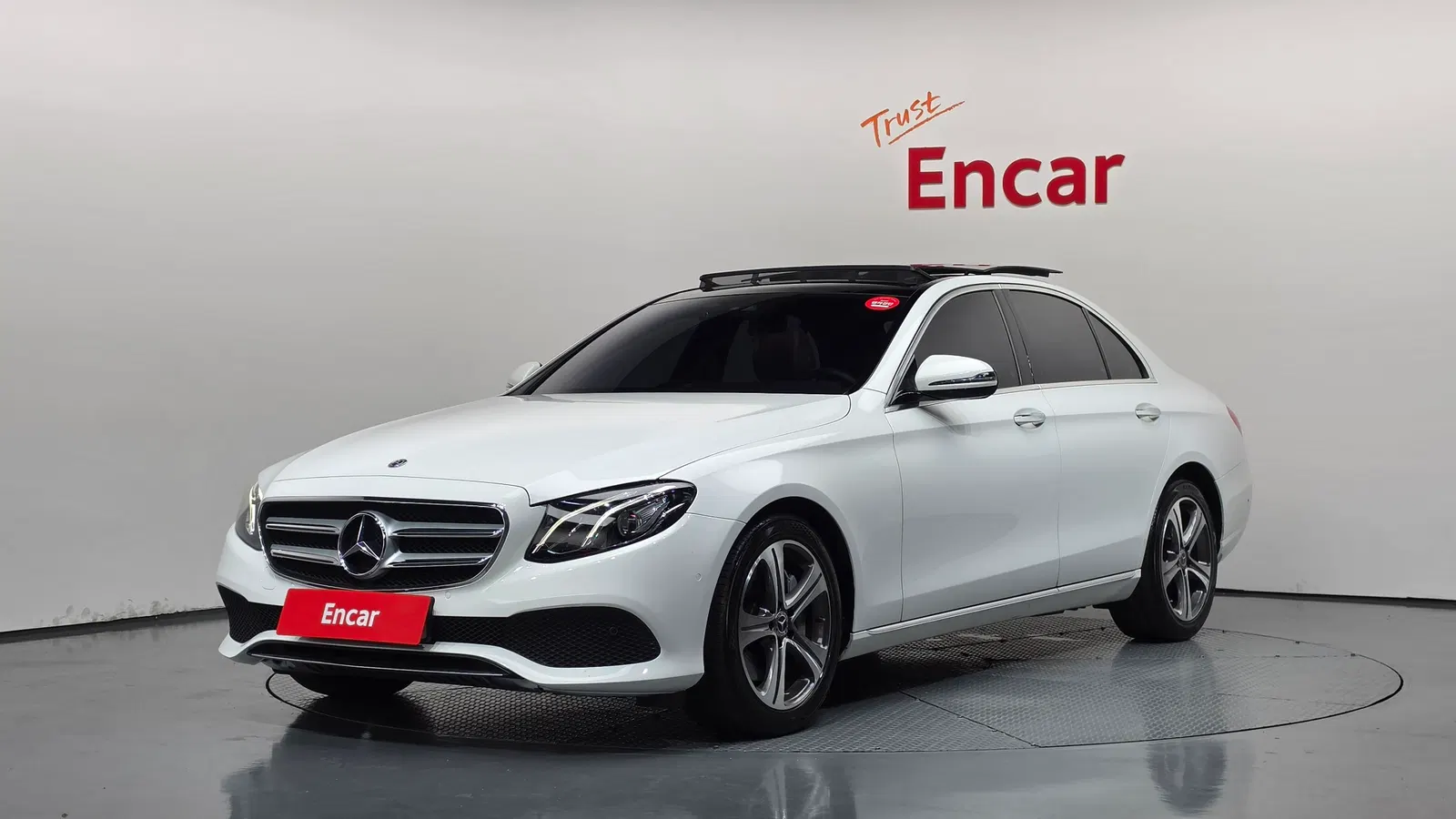 Mercedes-Benz Classe E E300 Avantgarde (W213) 2019 — photo 1 sur 33