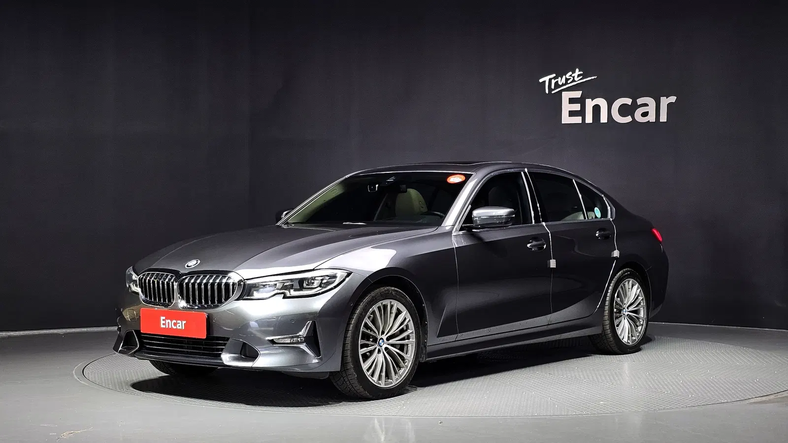 BMW Série 3 (G20) 330i xDrive Luxury 2019 — photo 1 sur 33