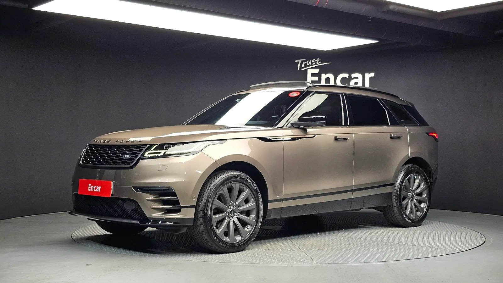 Land Rover Range Rover Velar 3.0 D300 R-Dynamic SE 2019 — photo 1 sur 34