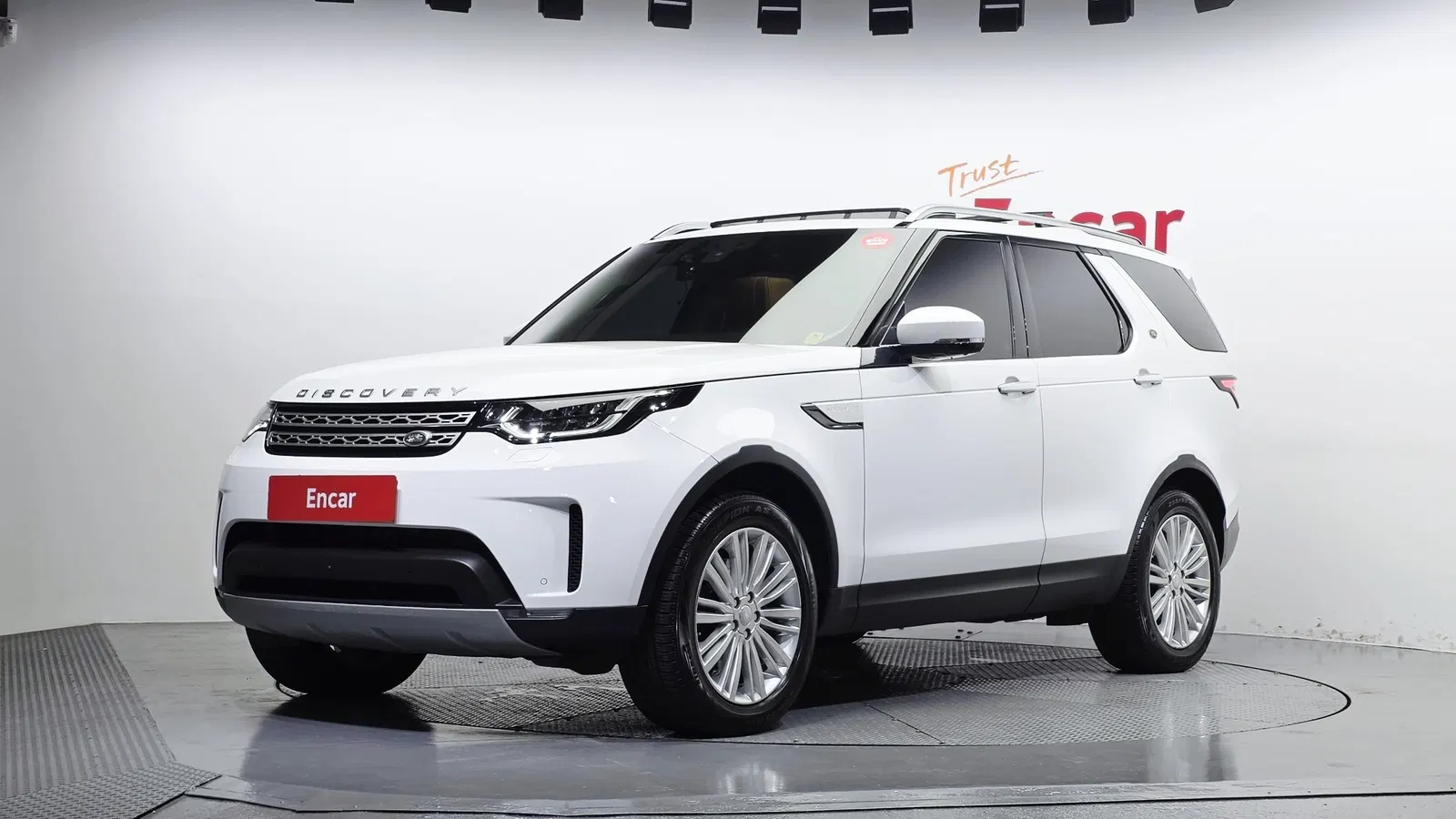 Land Rover Discovery 5 3.0 TD6 HSE Luxury 2018 — photo 1 sur 40