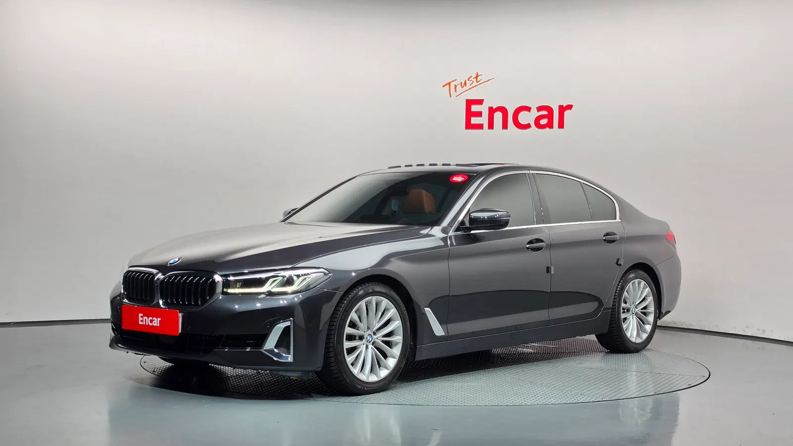 BMW Série 5 (G30) 520i Luxury 2021 — photo 1 sur 39