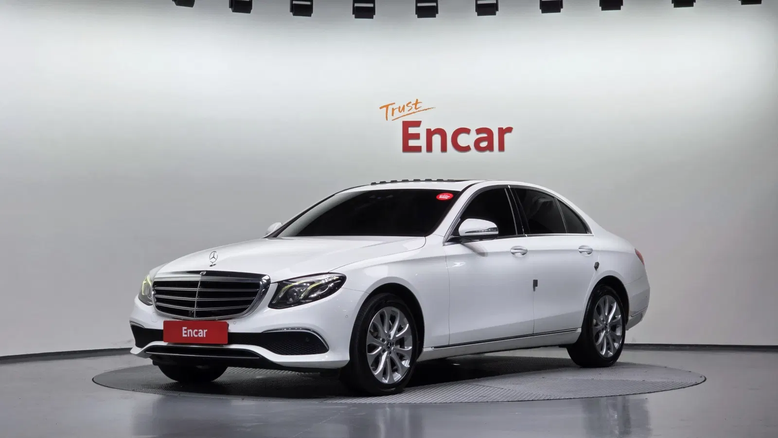 Mercedes-Benz Classe E E300 4MATIC Exclusive (W213) 2018 — photo 1 sur 20