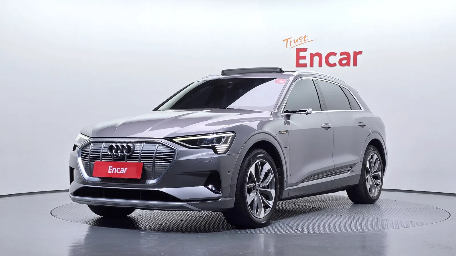 Audi e-tron 55 Quattro 2022 — photo 1 sur 37