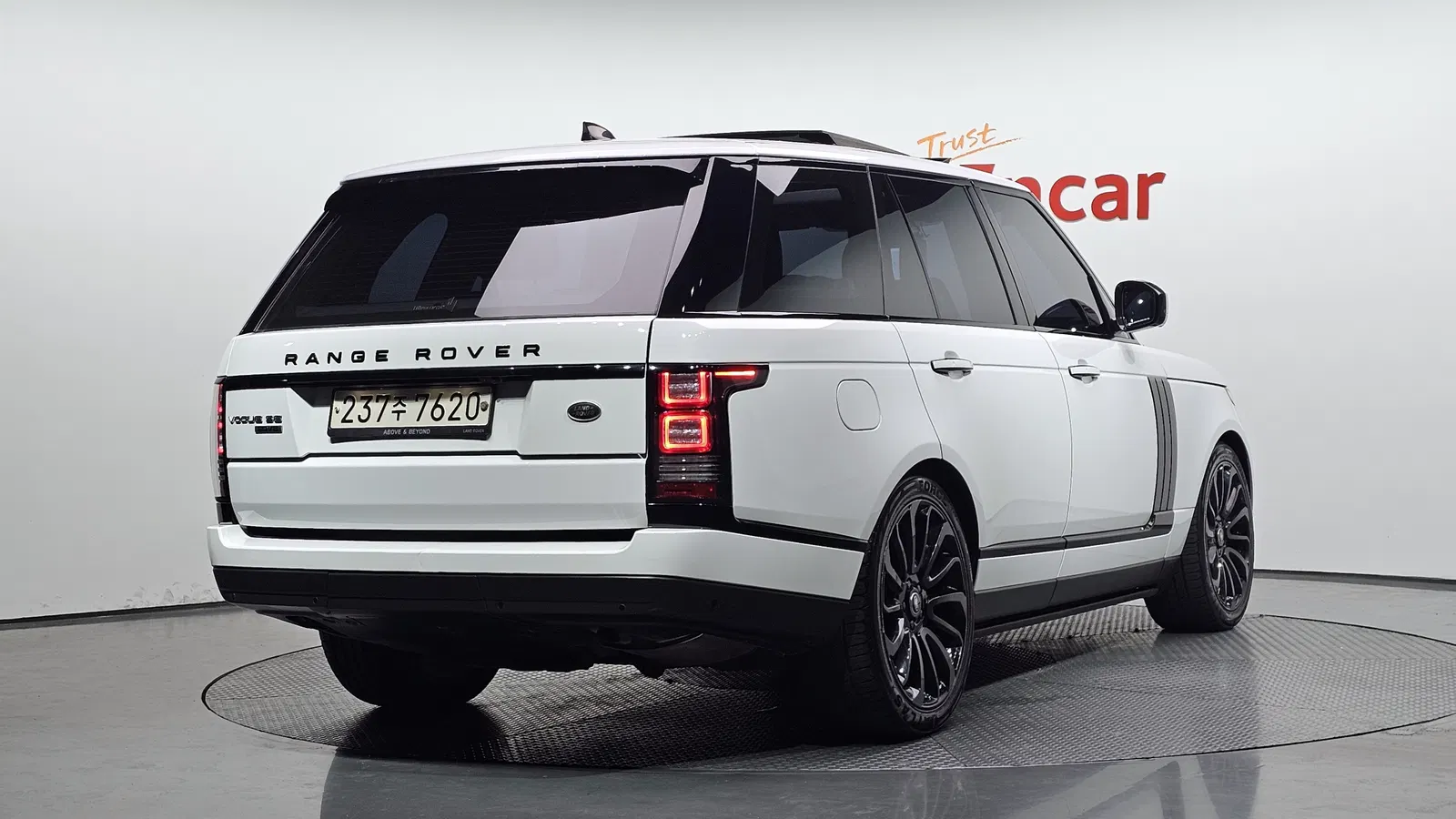 Land Rover Range Rover 4e génération 4.4 SDV8 Vogue SE Diesel 2017 — photo 1 sur 38
