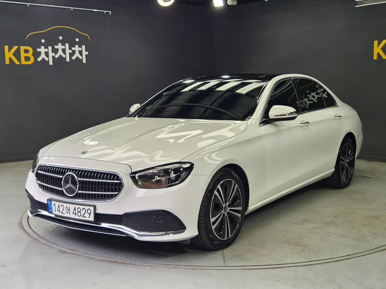 Mercedes-Benz Classe E E250 Avantgarde (W213) 2021 — photo 1 sur 19