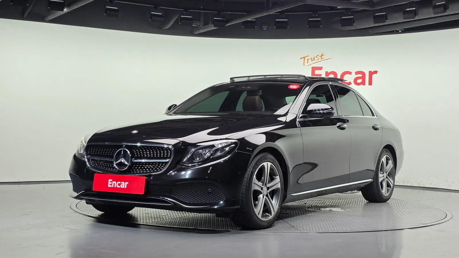 Mercedes-Benz Classe E E300 Avantgarde (W213) 2017 — photo 1 sur 20