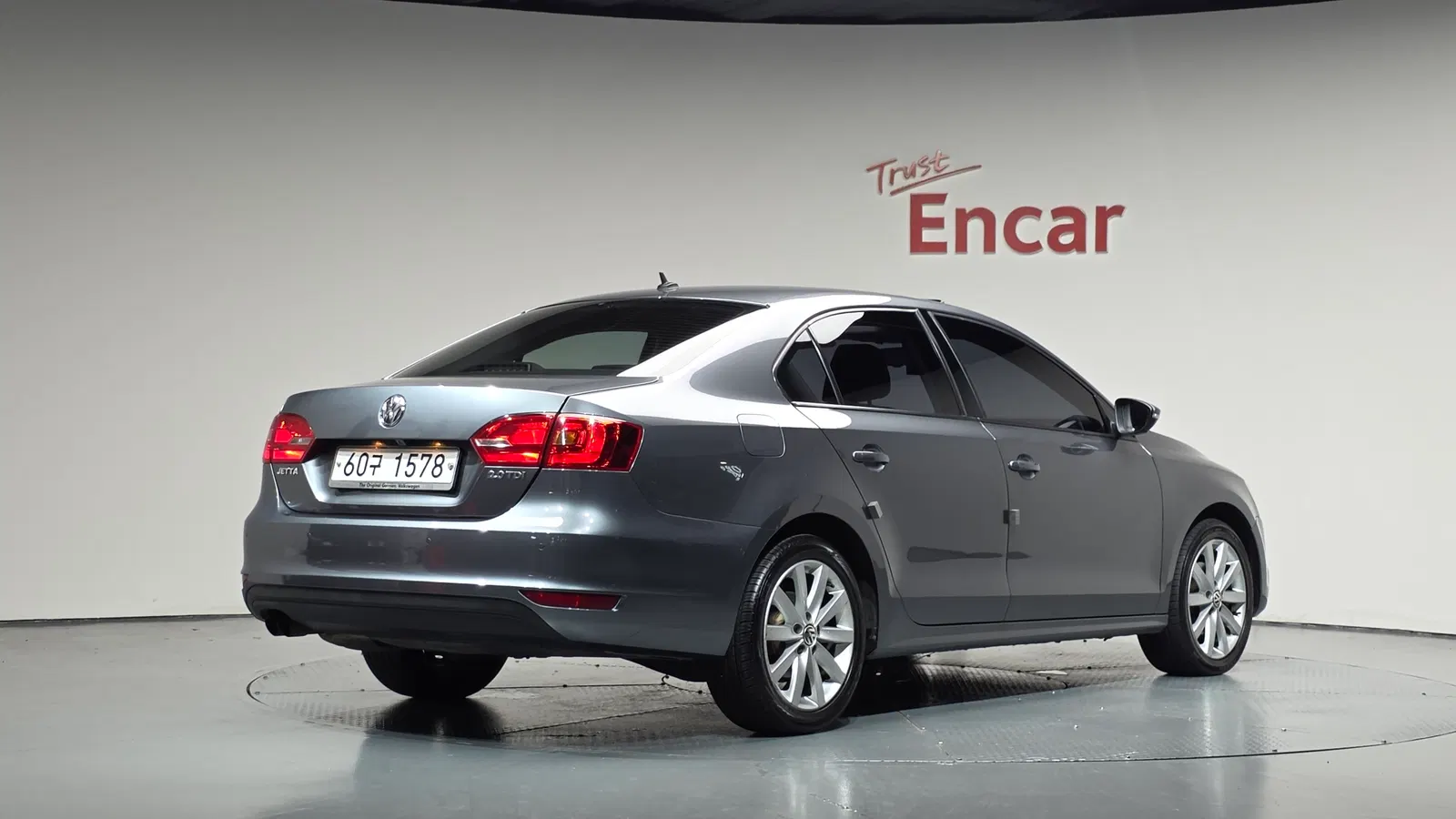 Volkswagen Jetta 2.0 TDI 2013 — photo 1 sur 33