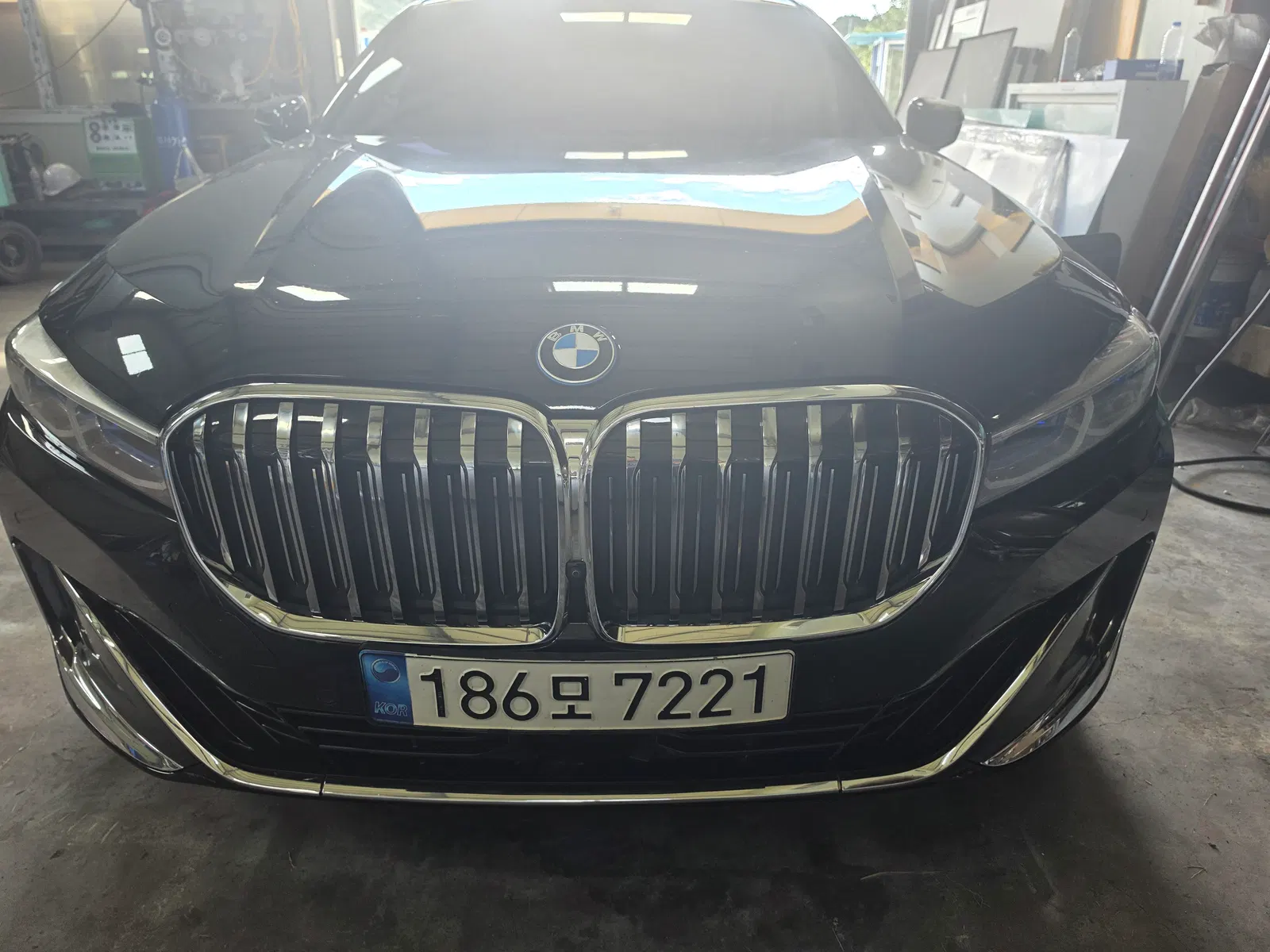 BMW Série 7 (G11) 745e iPerformance Design Pure Excellence 2022 — photo 1 sur 10