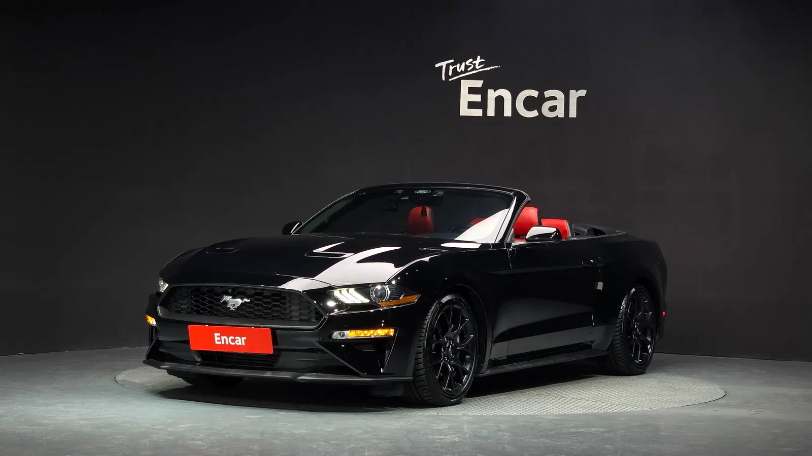 Ford Mustang Convertible 2021 — photo 1 sur 20