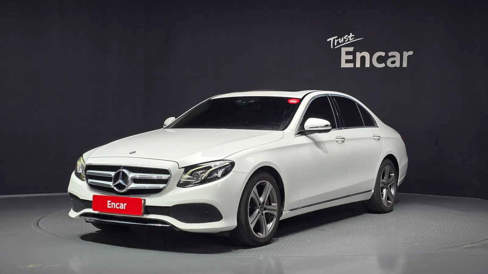 Mercedes-Benz Classe E E300 4MATIC Avantgarde (W213) 2018 — photo 1 sur 20