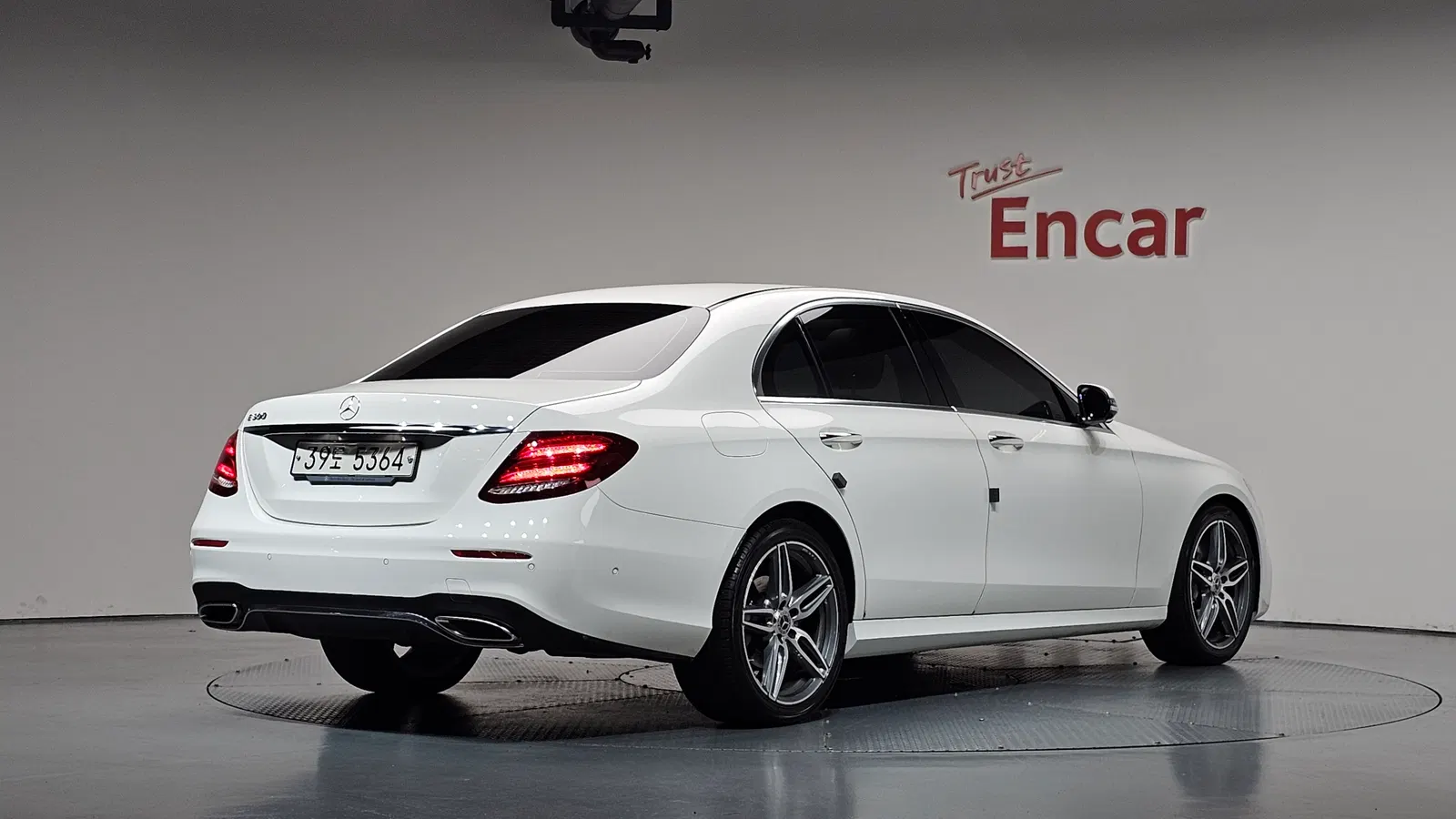 Mercedes-Benz Classe E AMG Line · E300 (W213) 2018 — photo 1 sur 35