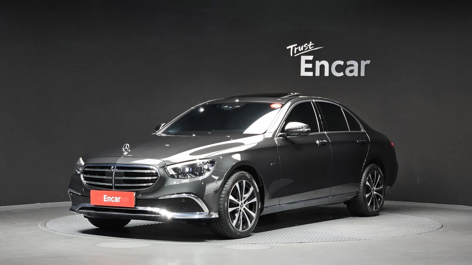 Mercedes-Benz Classe E E300e 4MATIC Exclusive (W213) 2021 — photo 1 sur 40