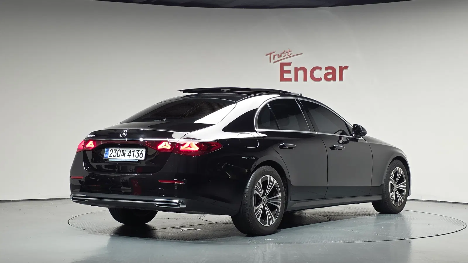 Mercedes-Benz Classe E E200 Avantgarde (W214) 2024 — photo 1 sur 42