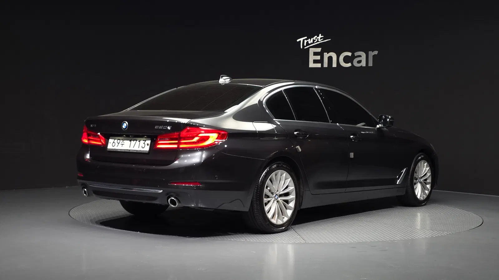 BMW Série 5 (G30) 520d xDrive Luxury Plus 2019 — photo 1 sur 32