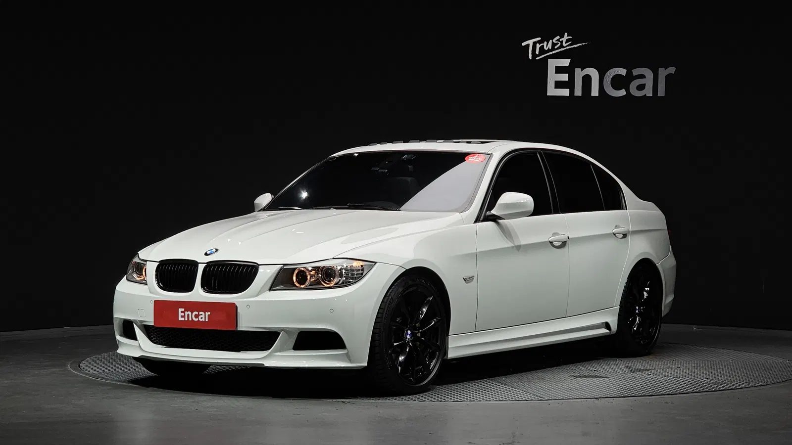BMW Série 3 (E90) 320d Sedan Black White 2011 — photo 1 sur 26