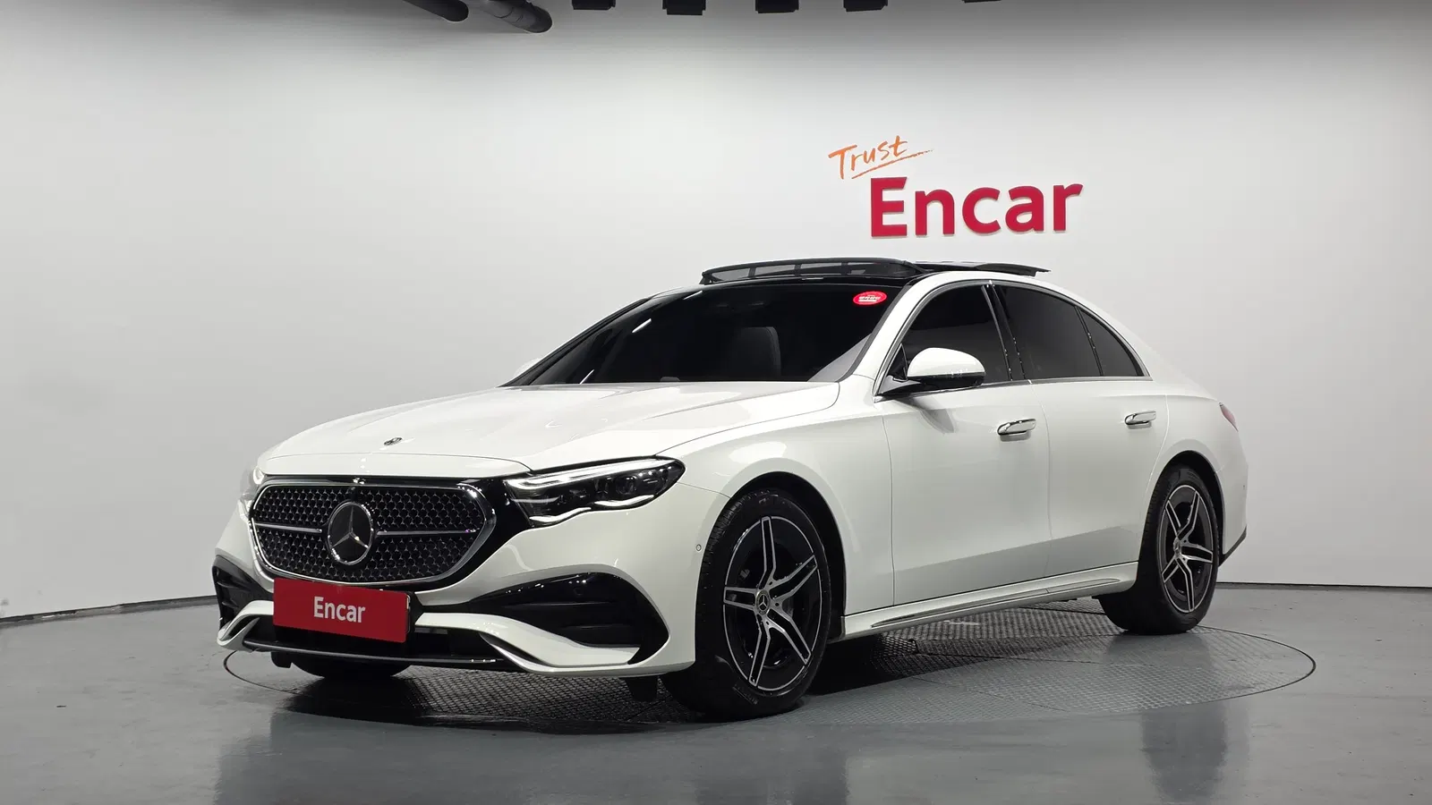 Mercedes-Benz Classe E AMG Line · E300 4MATIC (W214) 2026 — photo 1 sur 20