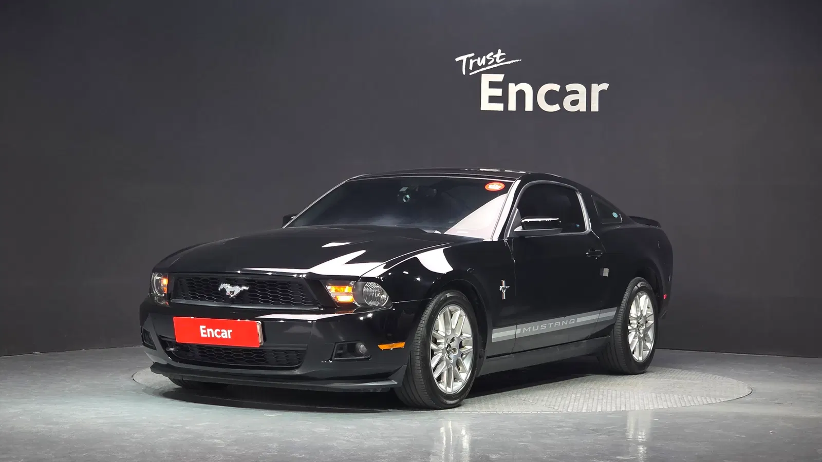 Ford Mustang Coupé 2012 — photo 1 sur 20
