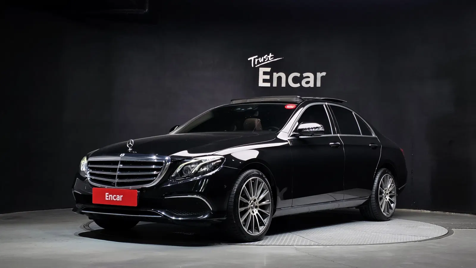 Mercedes-Benz Classe E E300 4MATIC Exclusive (W213) 2019 — photo 1 sur 32