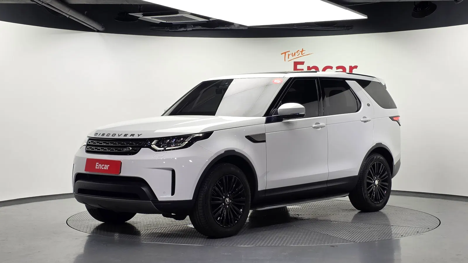 Land Rover Discovery 5 2.0 SD4 SE 2018 — photo 1 sur 40