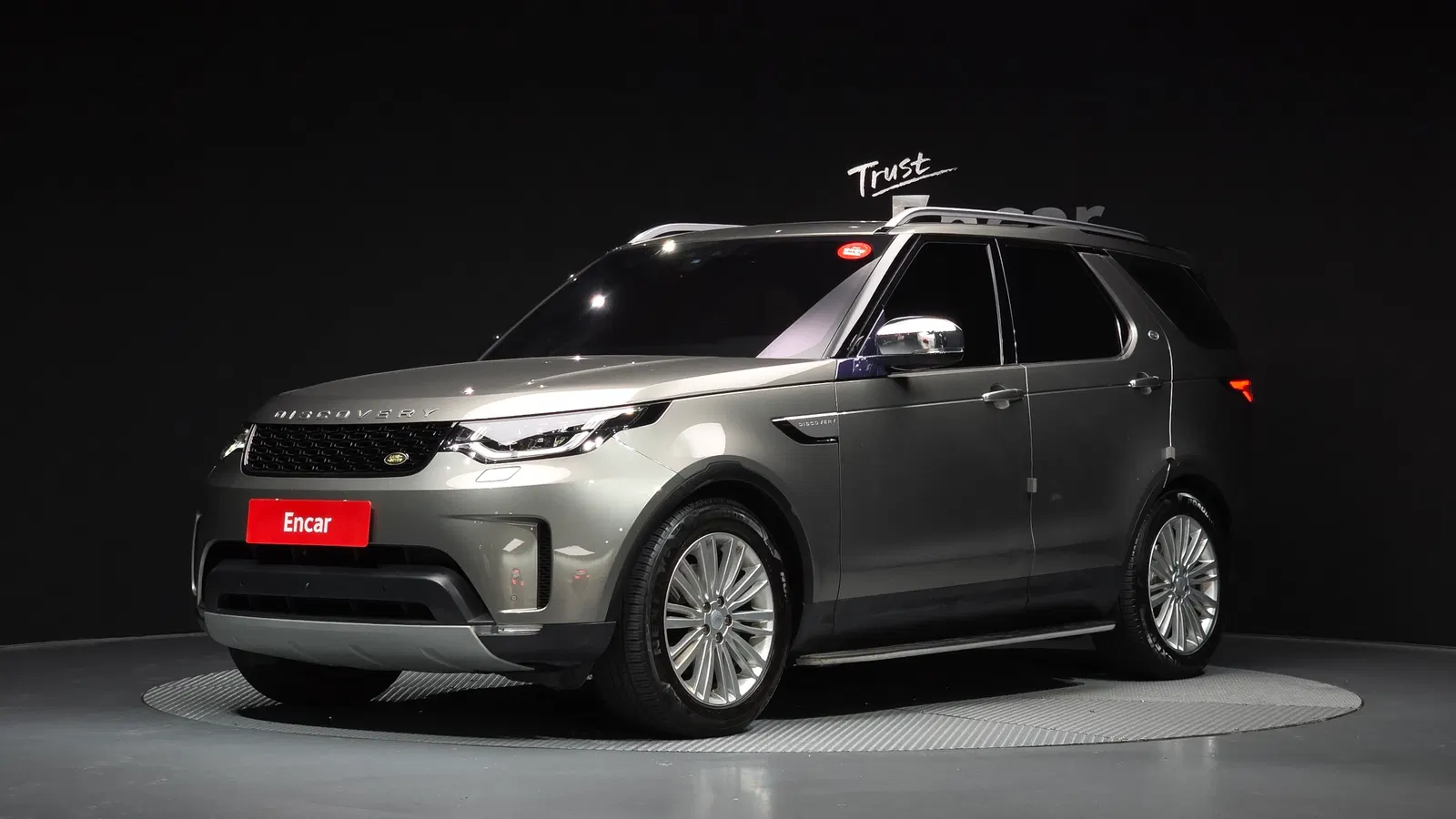 Land Rover Discovery 5 3.0 TD6 HSE Luxury 2018 — photo 1 sur 36