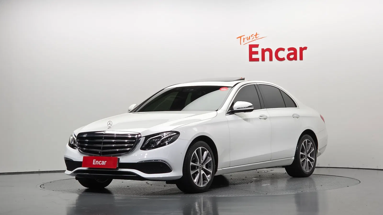 Mercedes-Benz Classe E E300 Exclusive (W213) 2018 — photo 1 sur 30