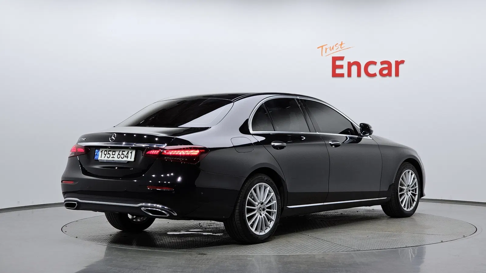 Mercedes-Benz Classe E E250 Exclusive (W213) 2021 — photo 1 sur 35