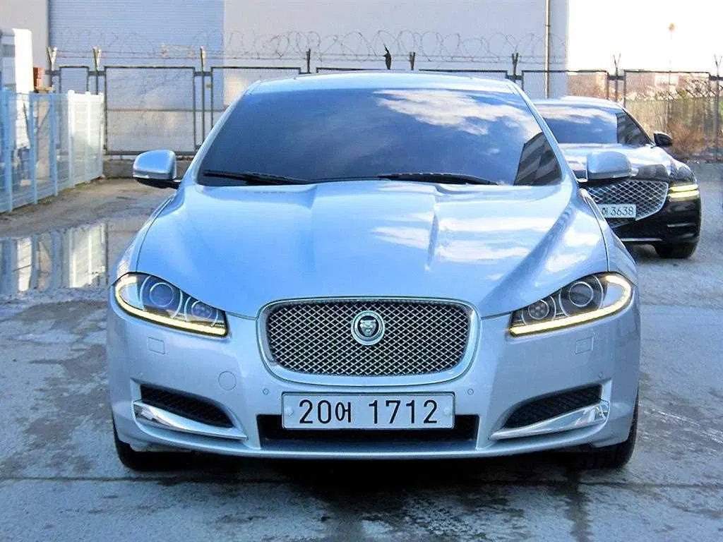 Jaguar New XF 2.0 Luxury 2013 — photo 1 sur 25