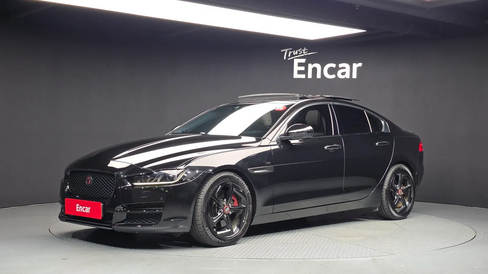 Jaguar XE 20t Prestige 2016 — photo 1 sur 20