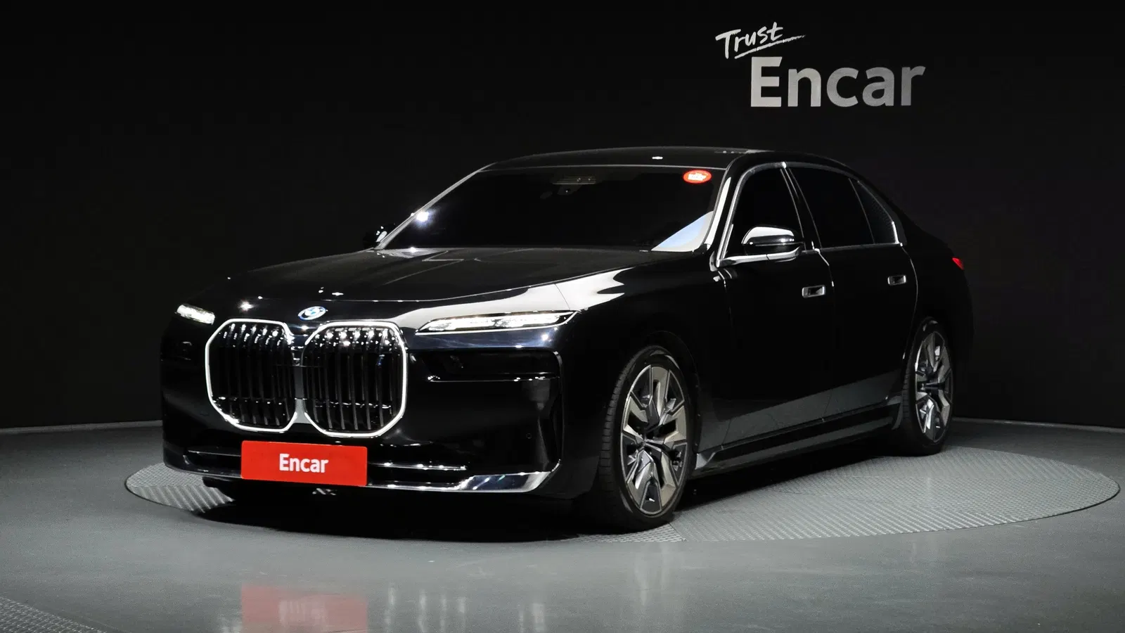 BMW i7 (G70) xDrive 60 Design Pure Excellence 2023 — photo 1 sur 32