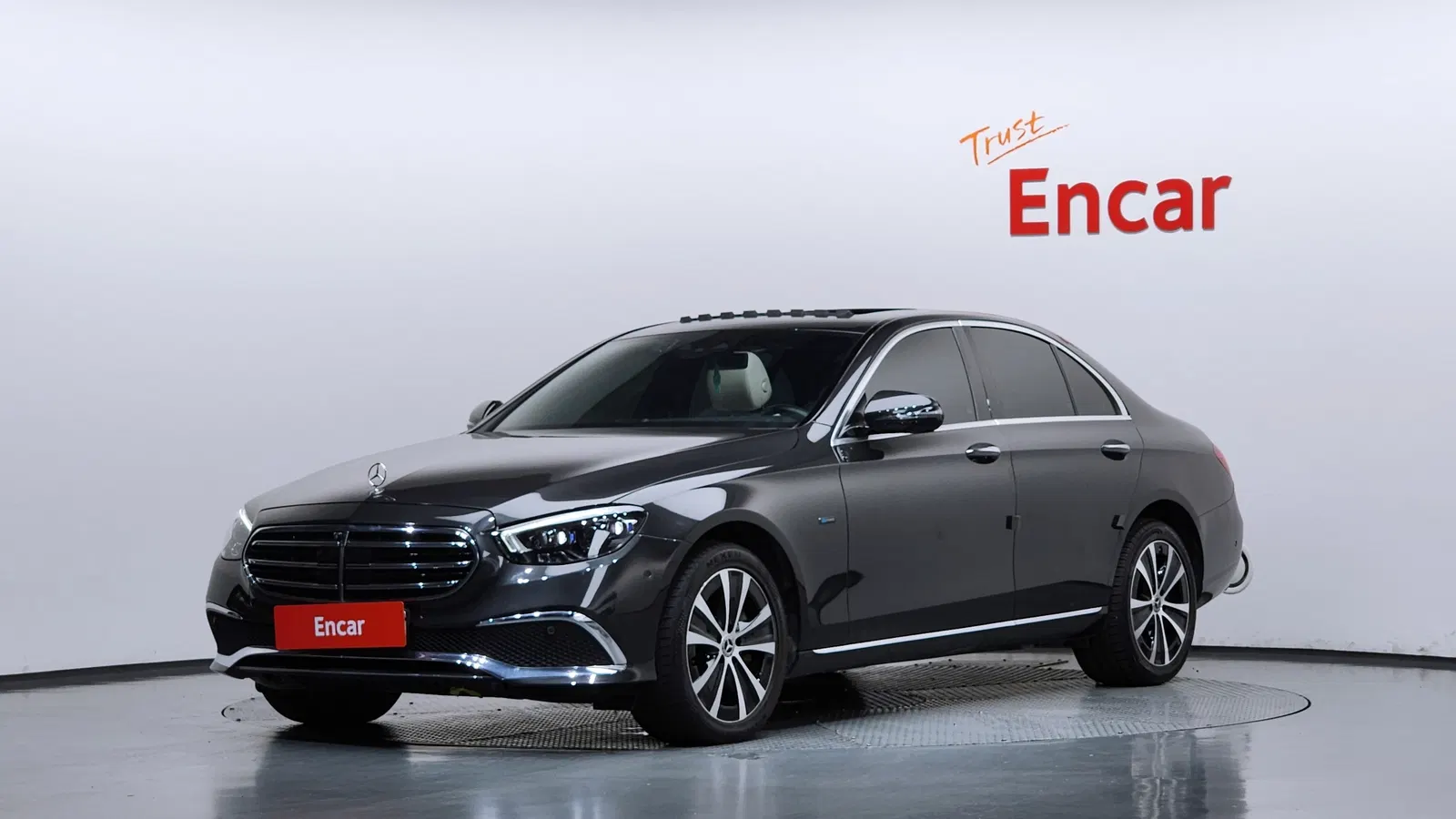 Mercedes-Benz Classe E E300e 4MATIC Exclusive (W213) 2021 — photo 1 sur 33